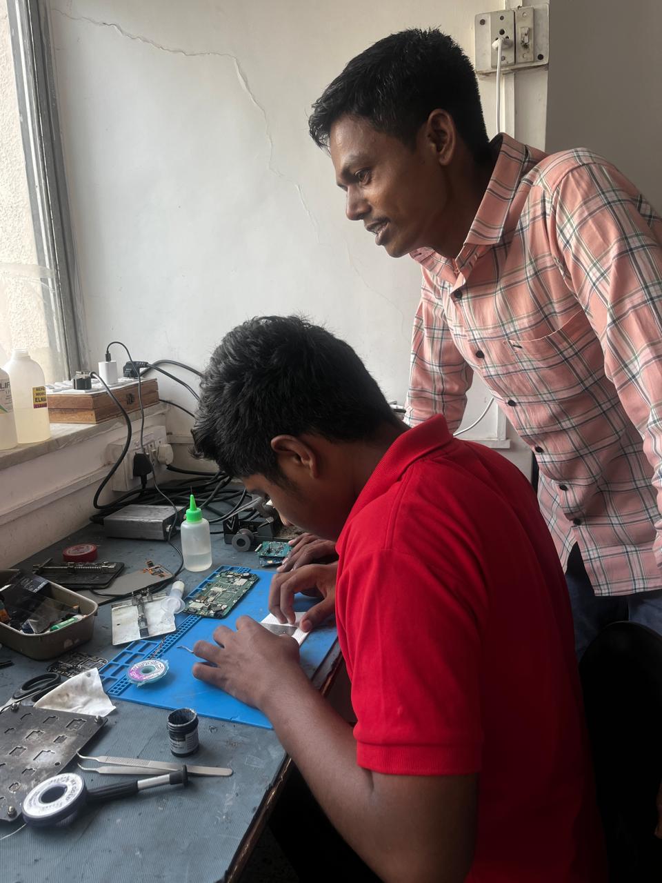 Mobile_repairing_Class_Success